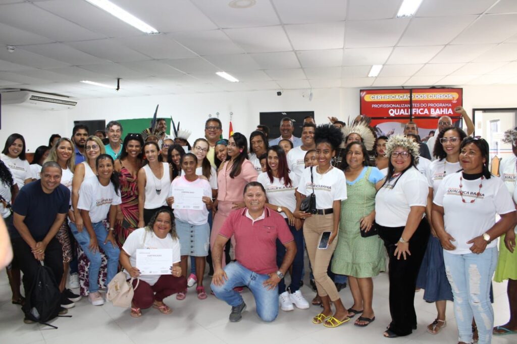 Programa Qualifica Bahia Entrega Certificados Para Alunos Em Cerim Nia