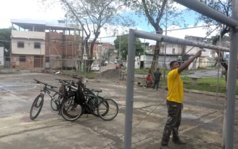 Prefeitura de Itabuna executa a reforma emergencial na quadra poliesportiva do Vila Zara