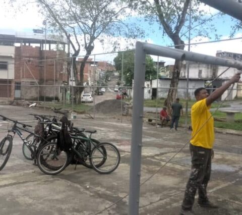 Prefeitura de Itabuna executa a reforma emergencial na quadra poliesportiva do Vila Zara