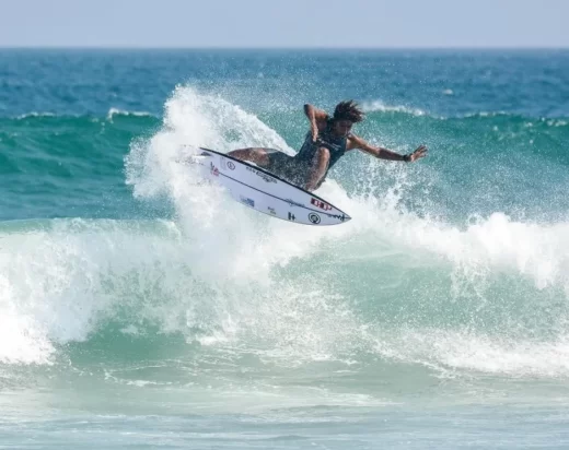 Jovem promessa do Surf brasileiro é o primeiro atleta profissional do país a receber patrocínio em criptomoedas