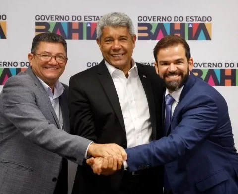 Governador recebe prefeitos, escuta demandas e realiza entregas para Buritirama, Wenceslau Guimarães e Coaraci