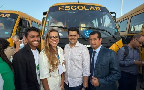 Ibicaraí recebe ônibus escolar do Governo do Estado por indicação do deputado Tiago Correia