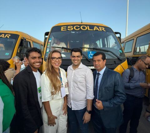 Ibicaraí recebe ônibus escolar do Governo do Estado por indicação do deputado Tiago Correia