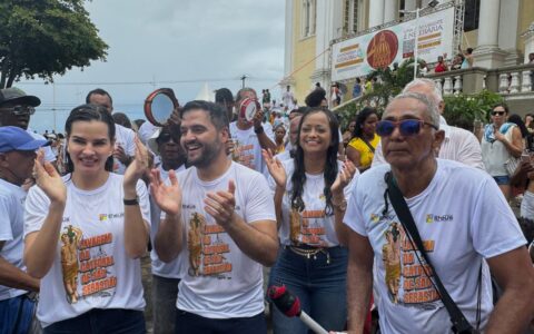 Lavagem das Escadarias da Igreja São Sebastião Reúne Turistas e Moradores em Ilhéus