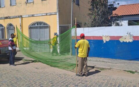 Líder comunitário Doda realiza mutirão de limpeza no bairro do Iguape