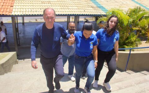 João Leão participa de evento esportivo e visita escolas em Lauro de Freitas