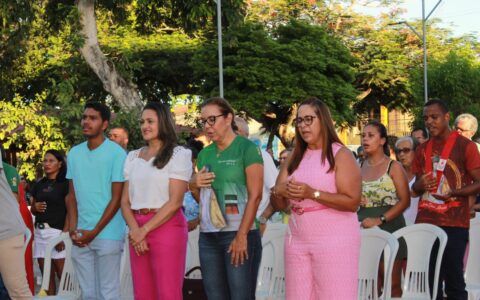 Prefeita Monalisa Tavares participa de missa, procissão e encerramento do novenário do Senhor Deus Menino