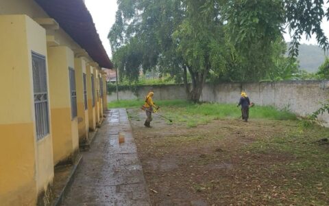 Prefeitura de Ilhéus realiza serviços de limpeza e manutenção em escolas e bairros da cidade