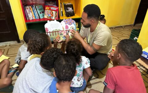 Armário Cultural da BAMIN disponibiliza livros e jogos educativos em lugares públicos de 16 comunidades de Ilhéus