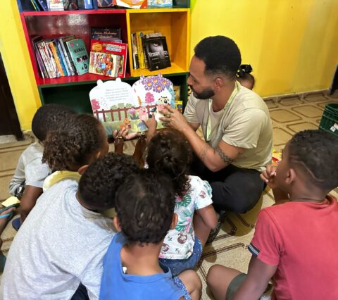 Armário Cultural da BAMIN disponibiliza livros e jogos educativos em lugares públicos de 16 comunidades de Ilhéus