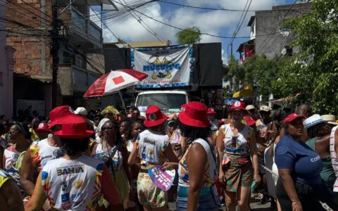 Nonato Sanskey e Roda de Samba Mucum’G arrastaram uma multidão no Carnaval 2025