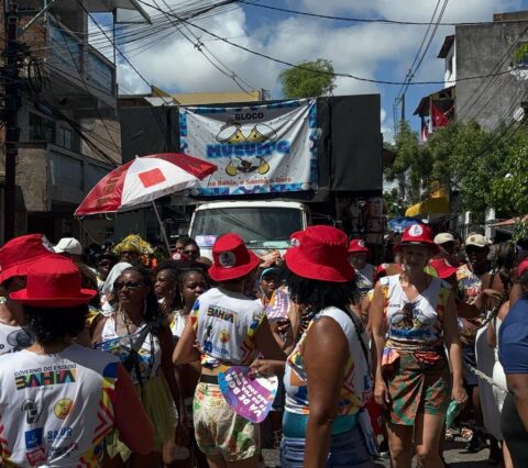 Nonato Sanskey e Roda de Samba Mucum’G arrastaram uma multidão no Carnaval 2025