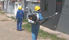 Agentes de Combate às endemias realizam bloqueio contra dengue no bairro Ilhéus II