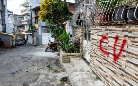 Bahia: Comando Vermelho expulsa PM de casa  por defender sobrinho