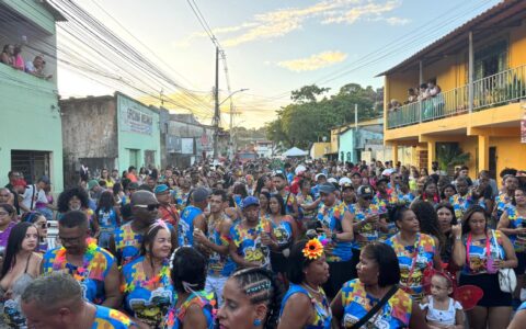 Bloco 20 Comer leva alegria às ruas de Ilhéus e reforça tradição do Carnaval