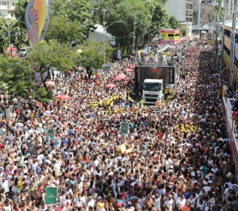 Número de acidentes com vítimas cai 72% no segundo dia do Carnaval de Salvador