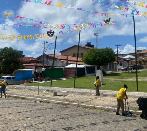 Prefeitura de Ilhéus realiza limpeza diária nos circuitos do Carnaval 2025