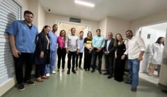 Augusto Castro e a primeira-dama visitam pacientes do Projeto de Ampliação de Cirurgias Eletivas no Hospital de Base