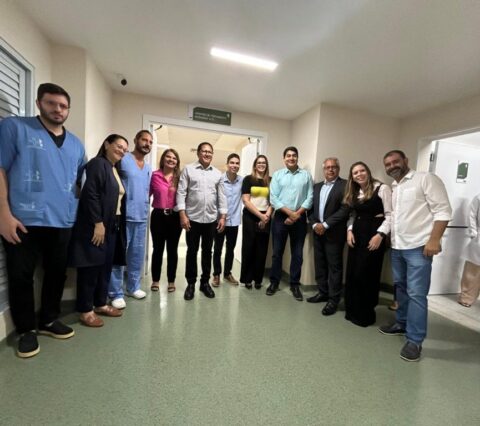 Augusto Castro e a primeira-dama visitam pacientes do Projeto de Ampliação de Cirurgias Eletivas no Hospital de Base