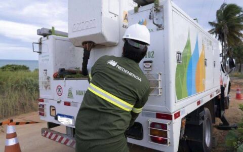Com temporal previsto para várias regiões da Bahia neste feriadão, a Neoenergia Coelba dá orientações de segurança com a rede elétrica