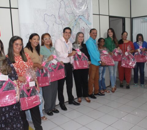 Dia das Mães: colaboradoras da EMASA recebem lembrança personalizada para lembrar a data