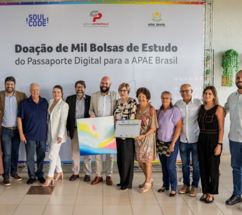 Grupo Petrópolis doa mil bolsas de estudo em tecnologia para familiares de pessoas com deficiência atendidas pela APAE