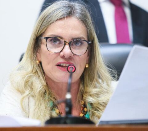 Ivana Bastos aplaude classe trabalhadora pela passagem do 1º de Maio