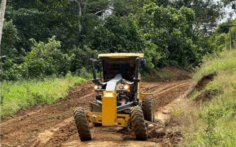 Prefeitura de Ilhéus dá continuidade à recuperação de estradas vicinais em Sapucaeira