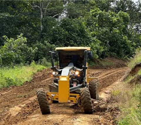 Prefeitura de Ilhéus dá continuidade à recuperação de estradas vicinais em Sapucaeira