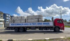 Novos postes chegam em Ilhéus para requalificação da Ponte Jorge Amado