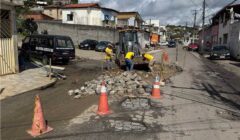 Prefeitura de Ilhéus realiza reparo em rede de drenagem pluvial na Avenida Uberlândia