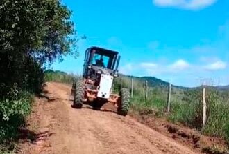Prefeitura recupera estradas vicinais na zona rural de Ibicaraí