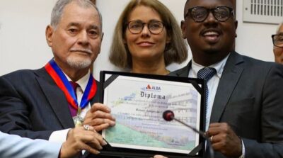 Deputado Fabrício Pancadinha homenageia Renato Costa com a Comenda 2 de Julho na Assembleia da Bahia