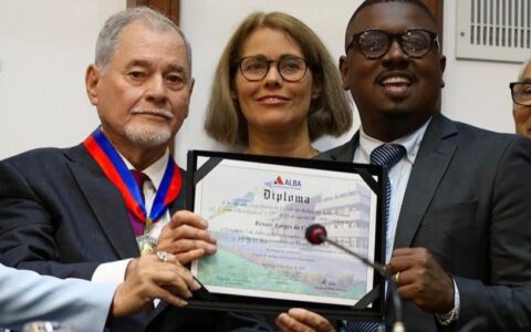 Deputado Fabrício Pancadinha homenageia Renato Costa com a Comenda 2 de Julho na Assembleia da Bahia