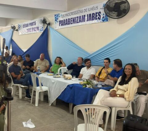 Valderico Junior marcou presença com seu grupo político no aniversário de Jabes Ribeiro