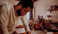 Após premiações em festivais, filme baiano Timidez estreia nas salas de cinema do Brasil no dia 16/04