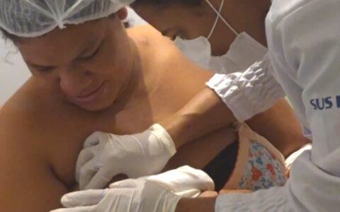 Após seis gestações sem amamentar, mãe realiza sonho com o sétimo filho no Hospital Materno-Infantil de Ilhéus