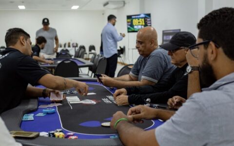 Começou em Ilheus, e vai até domingo (26) campeonato de Poker que tem premiação de até 300 mil