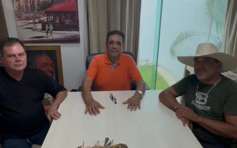 Marão se reúne com lideranças para discutir  sobre a conclusão das obras da BA-676