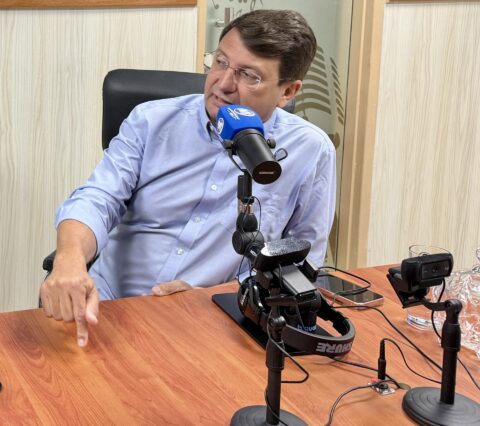 Marcelo Emerenciano critica escala 6x1 e chama modelo de trabalho de “desumano”