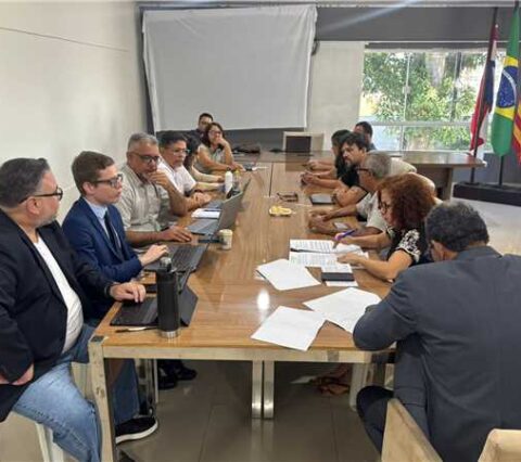 Prefeitura de Ilhéus apresenta proposta que garante piso do magistério e amplia benefícios