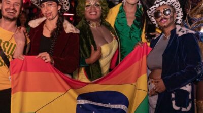 7 Anos de Resistência, Glamour e Investigações cênicas: A Celebração da Arte Drag no Sul da Bahia