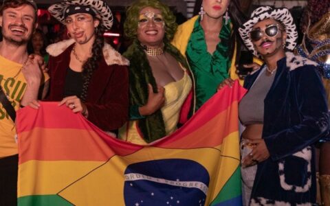 7 Anos de Resistência, Glamour e Investigações cênicas: A Celebração da Arte Drag no Sul da Bahia