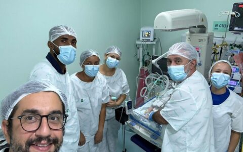 Bebê supera quadro gravíssimo e deixa UTI neonatal sem sequelas na Bahia