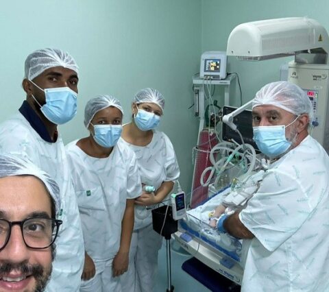 Bebê supera quadro gravíssimo e deixa UTI neonatal sem sequelas na Bahia