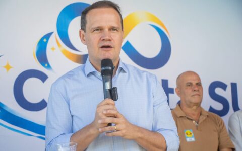 Júlio critica aliados de ACM Neto na votação para adiar escala 6x1: “Manobra para enganar o povo e não perder voto”