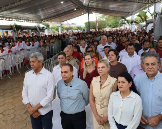 No oeste baiano, governador Jerônimo Rodrigues marca presença nas celebrações do dia de Santa Rita de Cássia