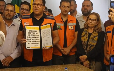 Prefeito Augusto Castro assina ordem de serviço autorizando a construção de 312 unidades habitacionais do Viver Melhor