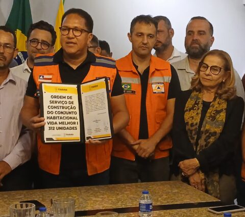 Prefeito Augusto Castro assina ordem de serviço autorizando a construção de 312 unidades habitacionais do Viver Melhor