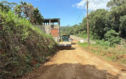 Prefeitura recupera estrada e atende demanda de moradores do Novo Ilhéus
